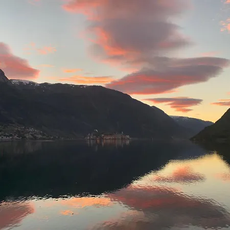 Aparthotel Trolltunga Fjordview *